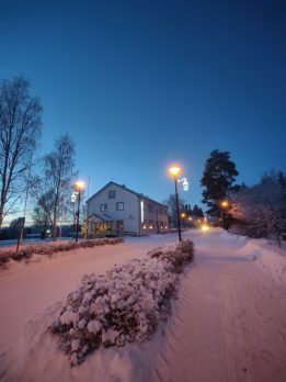 Lestijärven kunnantoimisto talvella.